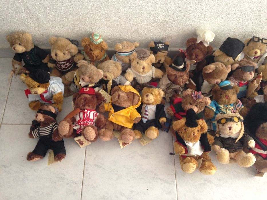 colecção de ursos de peluche