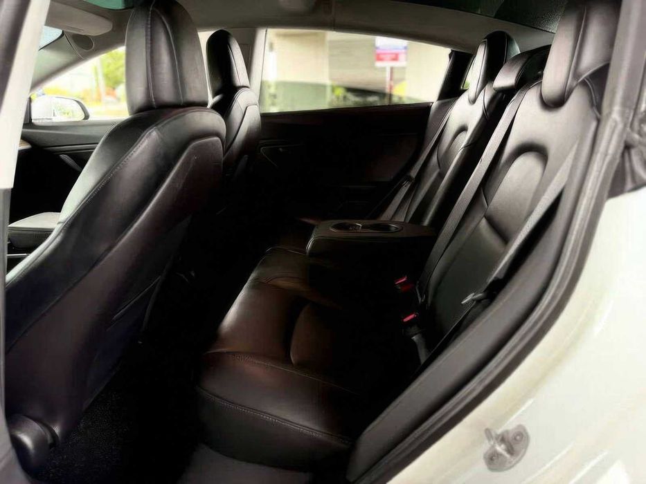 Tesla Model 3      2019