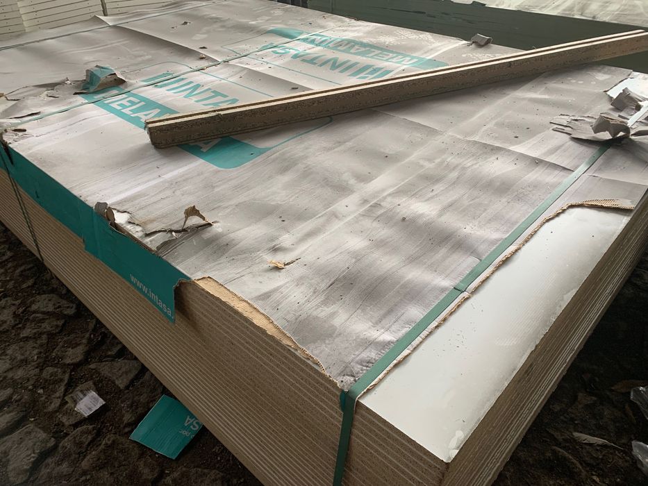 Placa de Melamina Branca dupla face (nova) 2,75x1,83cm  19mm