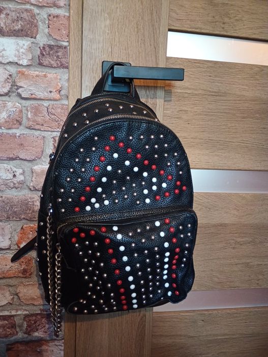 Czarny plecak Zara z ćwiekami