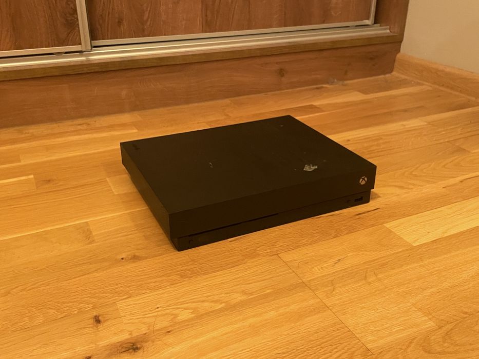 XBOX One X 1TB Błąd E106