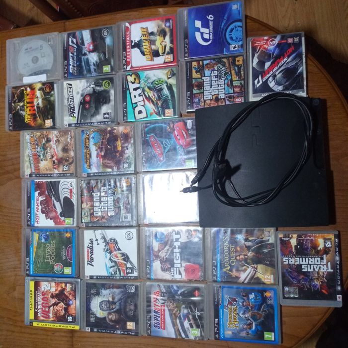 PS3 com vários jogos em bom estado