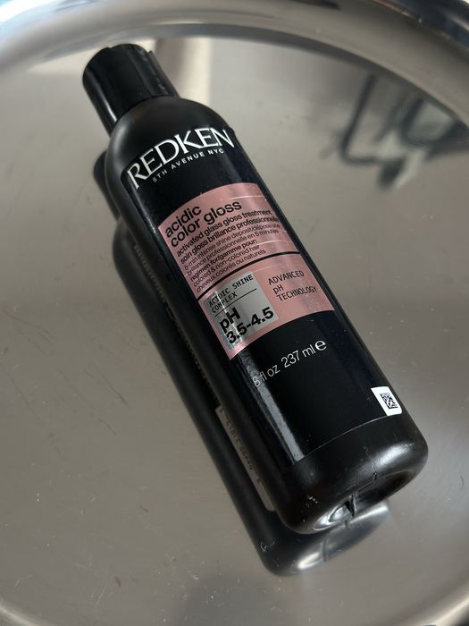 Redken Acidic color glass treatments. Kuracja lamelarna do włosów efekt lustra