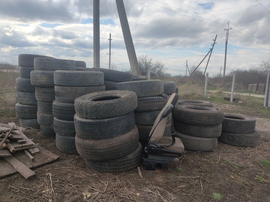 Віддам вантажні вживані шини