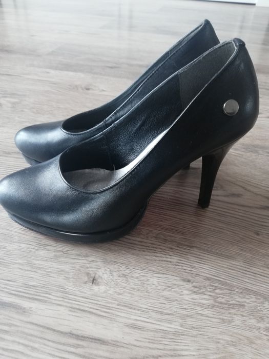 Skórzane buty na obcasie