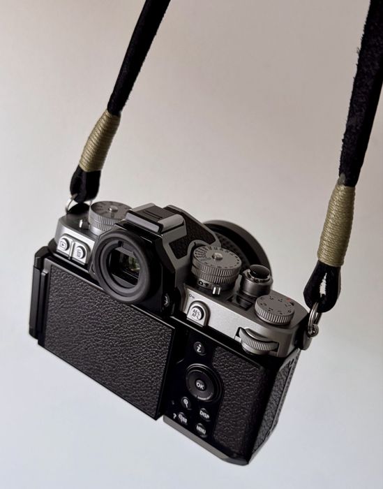 NIKON ZF Silver / Como Nova