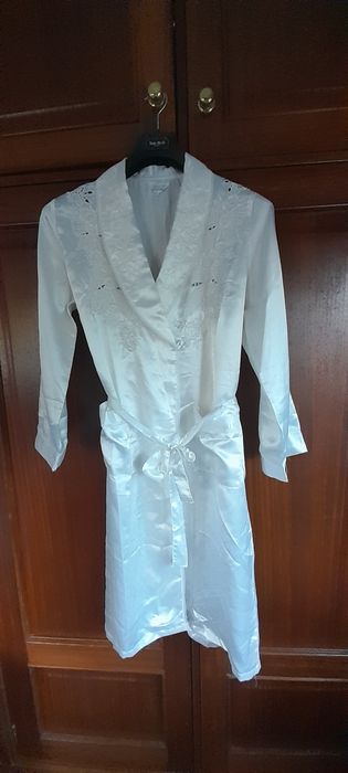 Robe/ roupão de cetim bordado