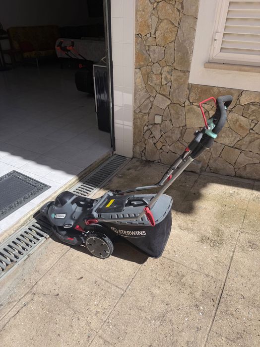 Máquina de cortar relva