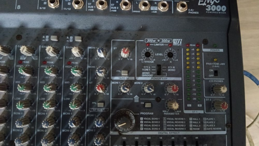 Power mixer Yamaha emx 3000