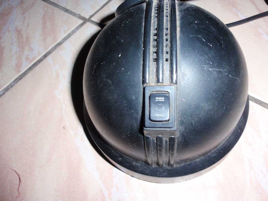 Lampa na biurko  ze zmianą natężenia światła