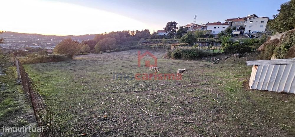 Terreno com 3.242,66m2 em Serzedelo, Guimarães