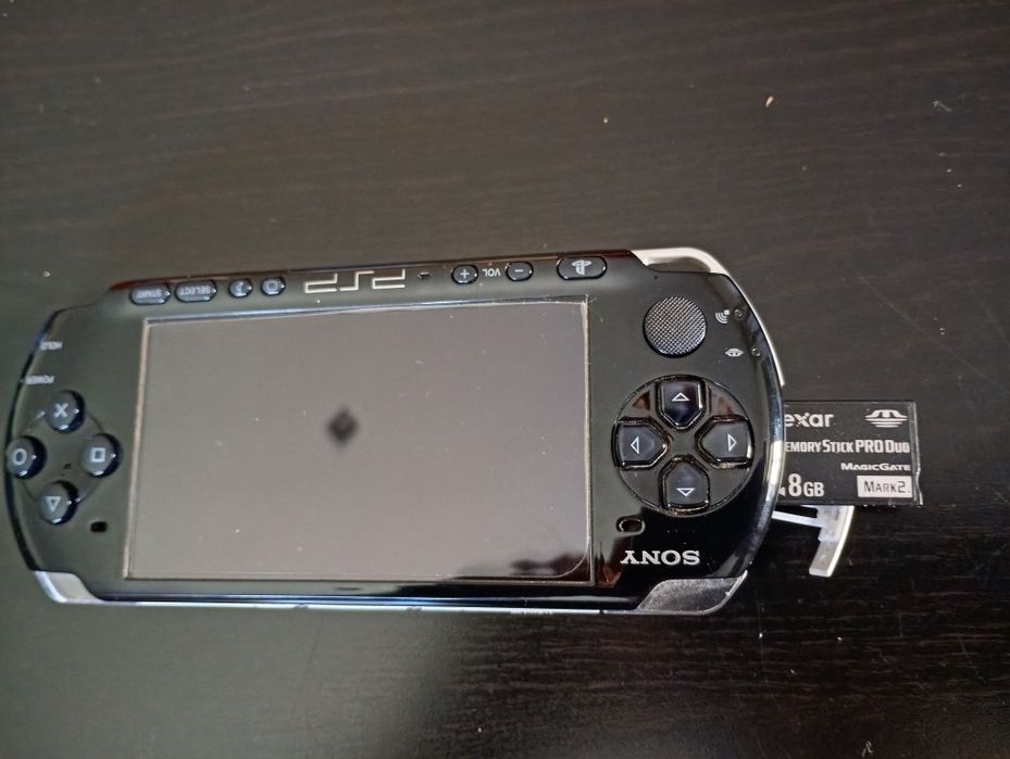 PSP Sony (cartão 6G+8Jogos+acessórios)