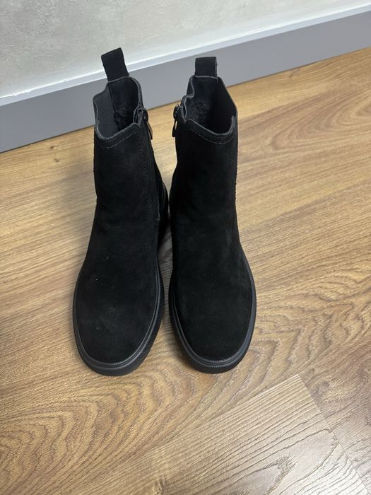 Чоботи жіночі.