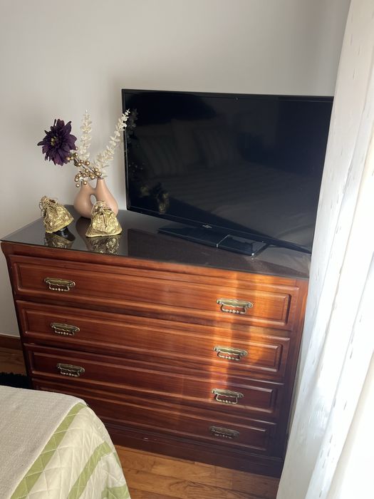 Quarto completo estilo retro castanho