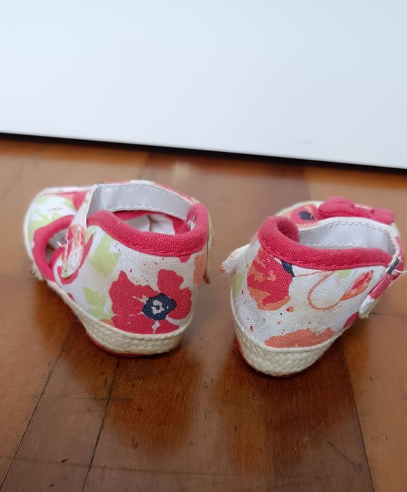 Sandálias tecido bebé