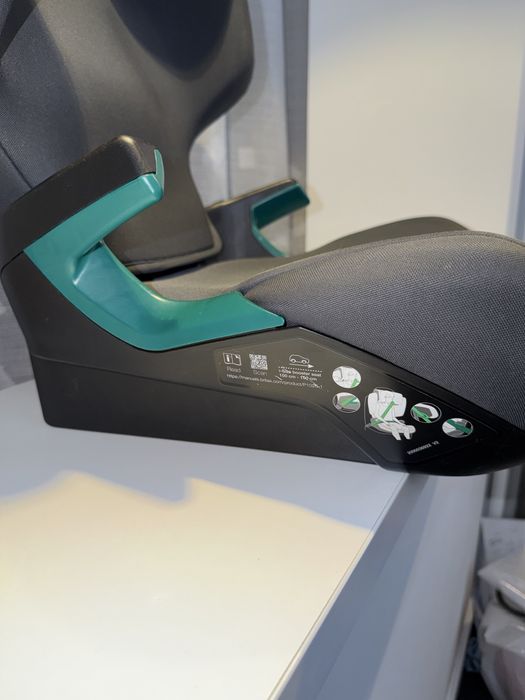 ПрОдАм АвТоКрІсЛо - бустер Britax Römer Kidfix Стан ідеал.