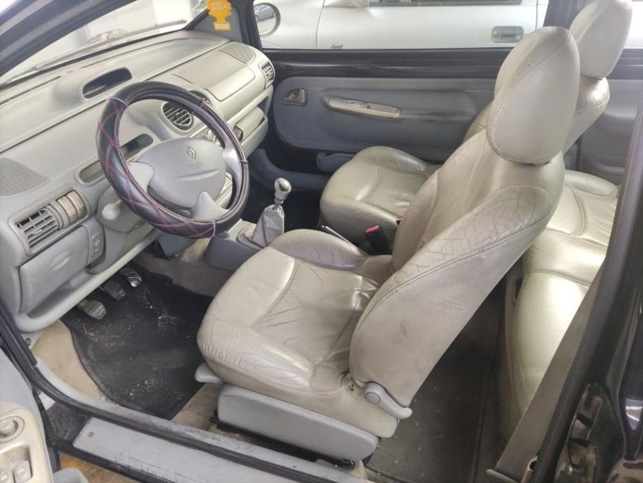 Renault Twingo 1999 Initiale -peças de mecânica e chapa