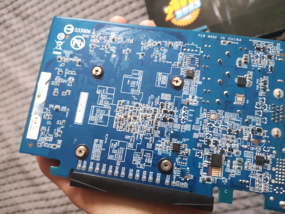 Відеокарта GT 730 2GB, ідеал, з коробкою та затычками