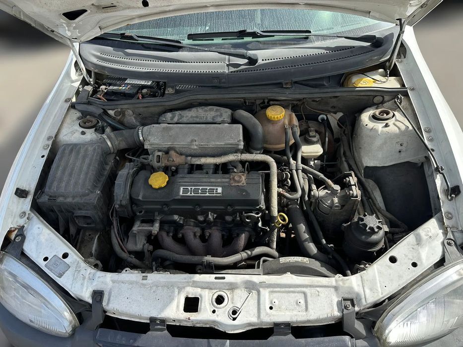 Opel Corsa B Van 1.7D de 2000 para peças