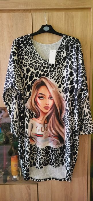 Sukienka sweterkowa.