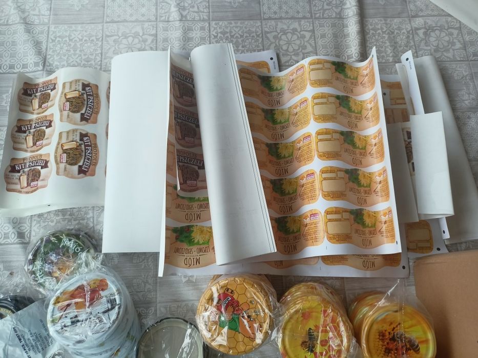 Nakrętka, naklejki na miód.