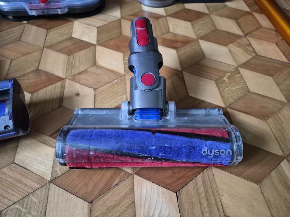 Dyson V8 Absolute odkurzacz pionowy bardzo duży zestaw