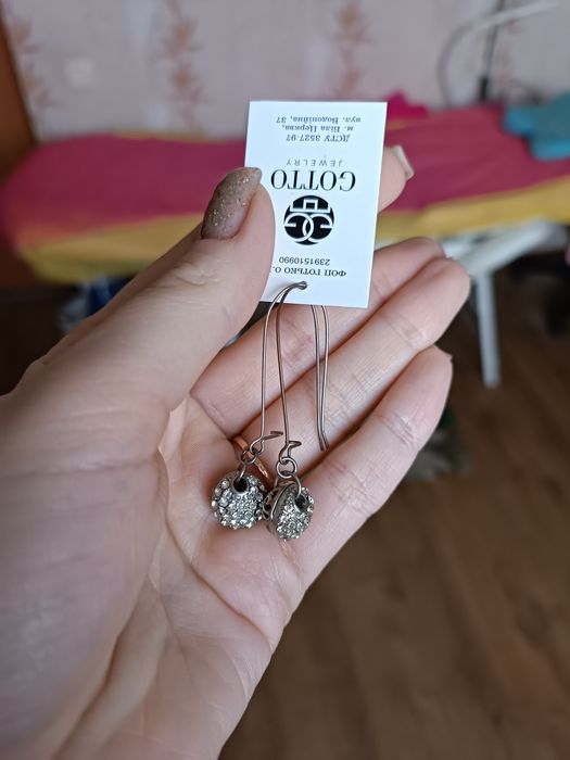 Сережки, брошки, біжутерія