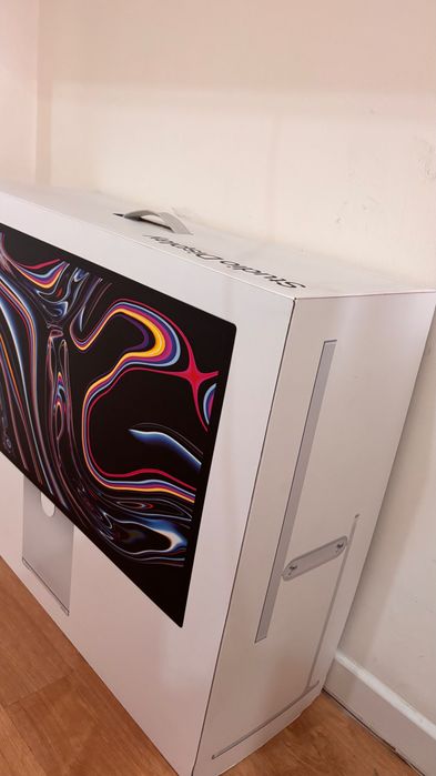 Apple Studio Display — altura ajustável