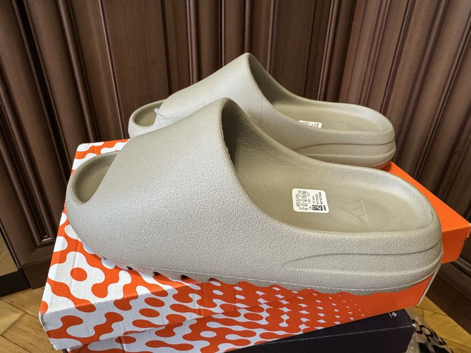 Продам нові тапочки/сланци Adidas Yeezy Slide.Розмір 41,42,42.5