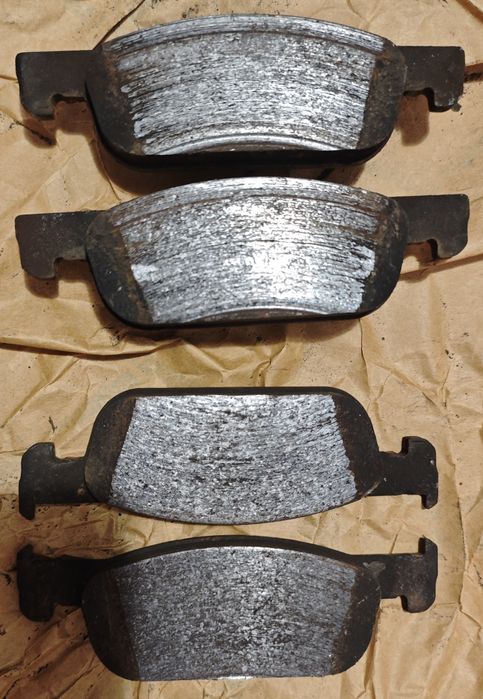 Комплект тормозних дисків та колодок на Renault Logan 2