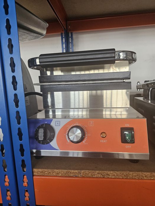 Máquina de wafles elétrica