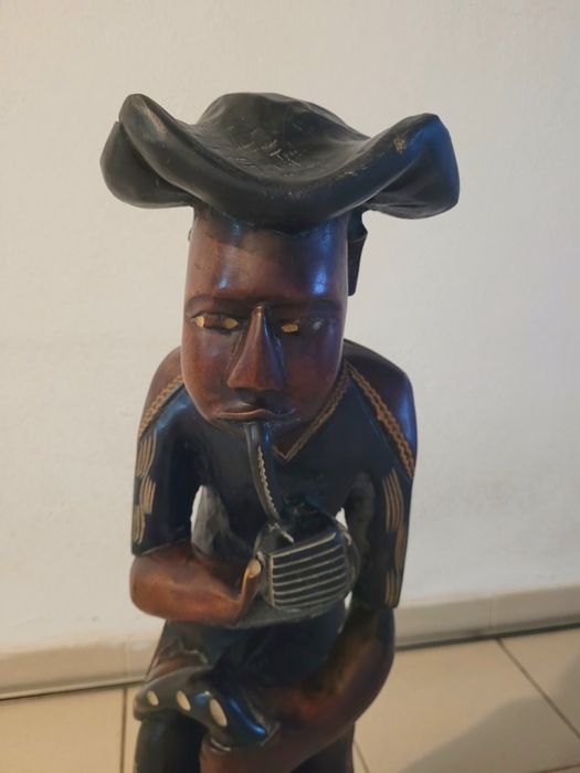 Estatueta de Madeira