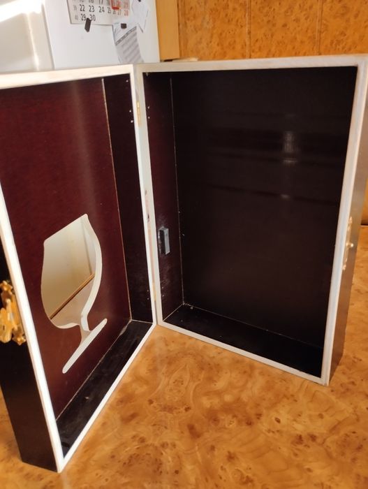 Шкафчик навесной