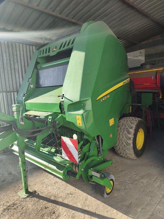 Sprzedam prasę John Deere V 451m