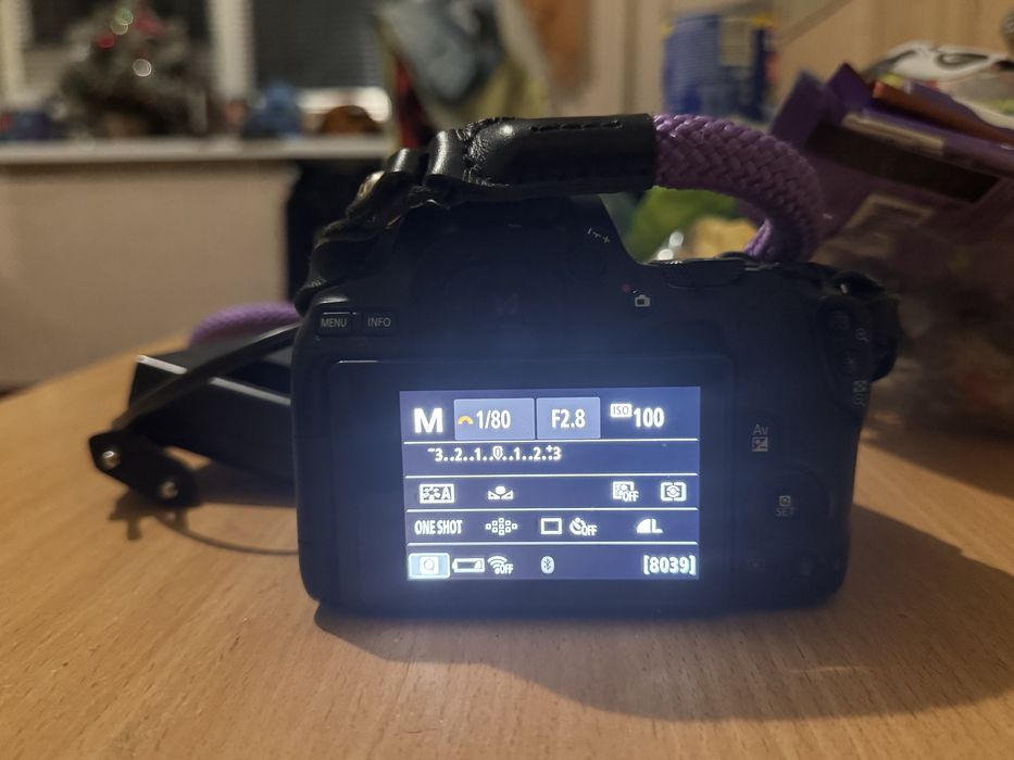 Продам canon 250 d +обьектив