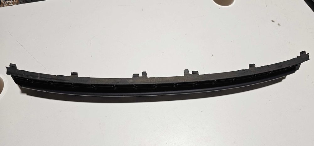 Kratka zderzaka oryginalna Skoda Rapid 5JA853677