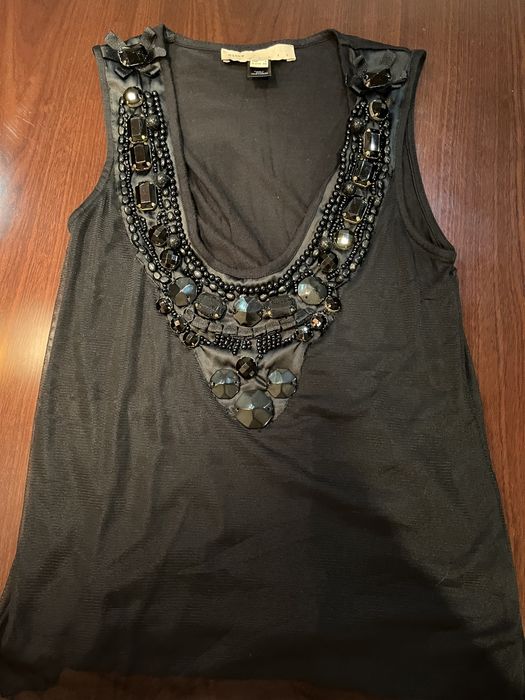 Top preto com pedras