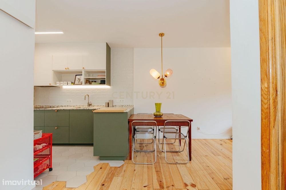 T2 exclusivo, totalmente remodelado e mobilado, com logradouro privati