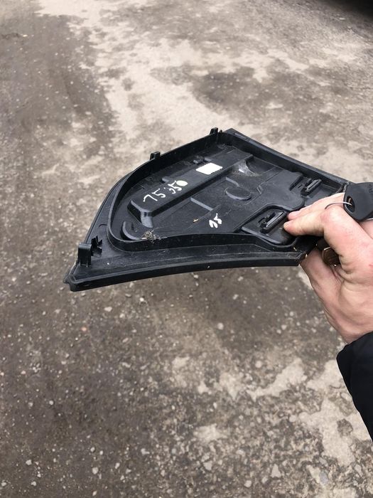 Заглушка на Ауди етрон 4KE810394