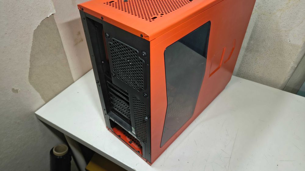 Obudowa Corsair Graphite Series 230T Windowed – Rebel Orange