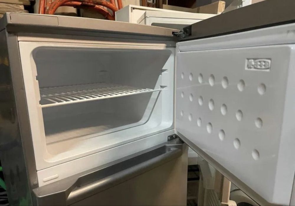 Frigorífico Beko DSA28021s cinza