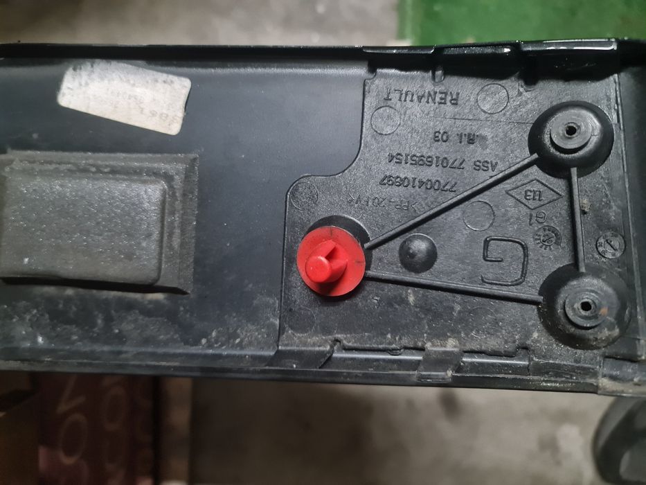 Terceiro stop completo Renault Clio ano 1999/2005 em perfeito estado. Completo