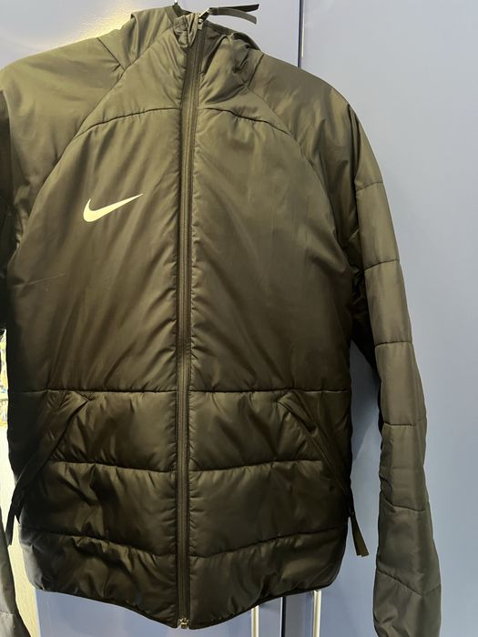 Продам оригінальну куртку nike