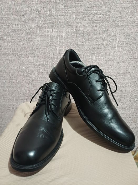 Чорні чоловічі туфлі бренду Skechers 43 розміру