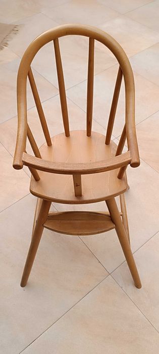 Cadeira de mesa para criança