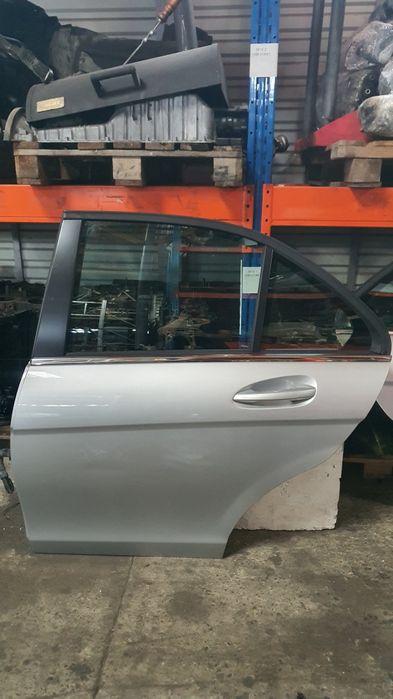 Дверка задня ліва Mercedes-Benz w204 c-class седан колір 775