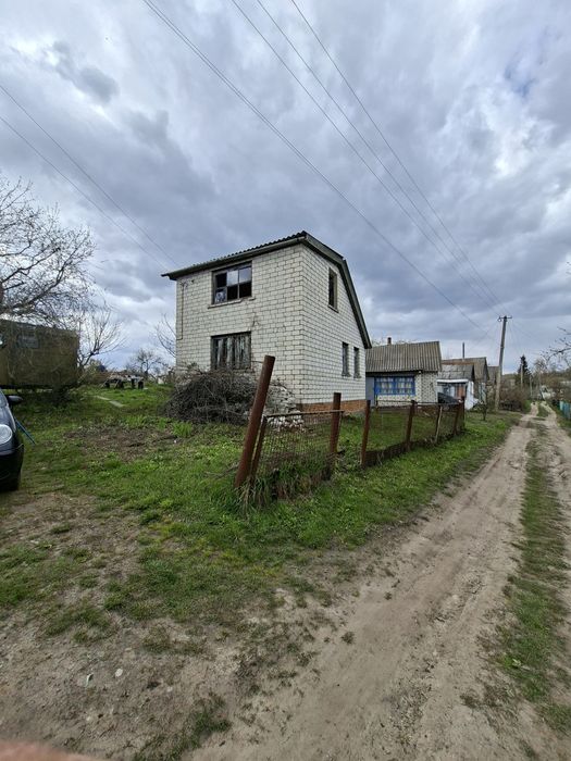 Продам двоповерхову дачу