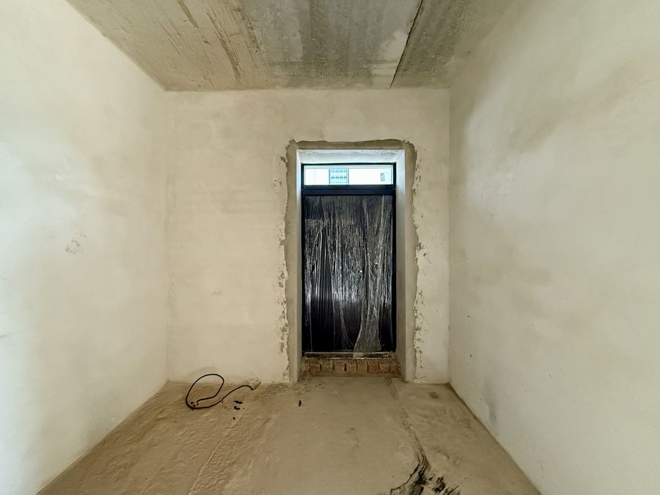 Зданий таунхаус з гаражем та міськими комунікаціями поруч озера!