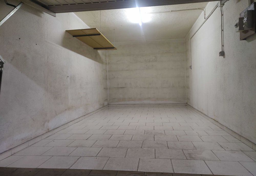 Garagem 20m2 (aprox) Almada