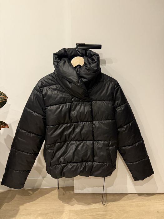 Курточка зимова жіноча розмір M